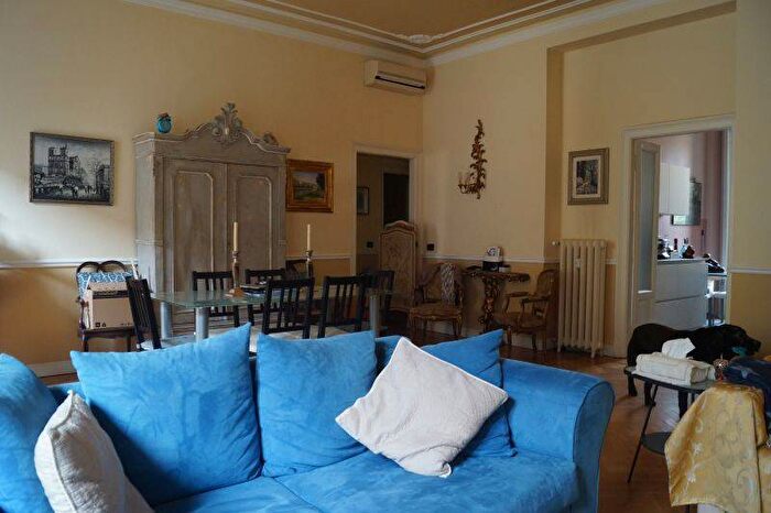 Appartamento trilocale in affitto in Via Vincenzo Bellini, Palestro, Milano