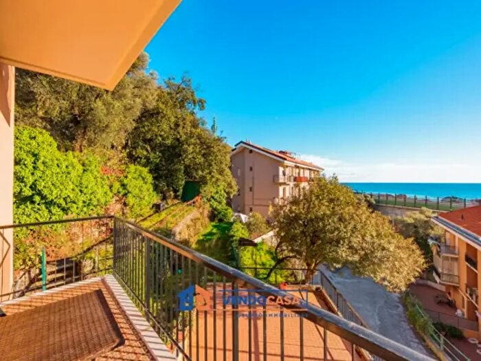 Appartamento con 5 locali in vendita in Via Bernardo Pizzorno, Varazze