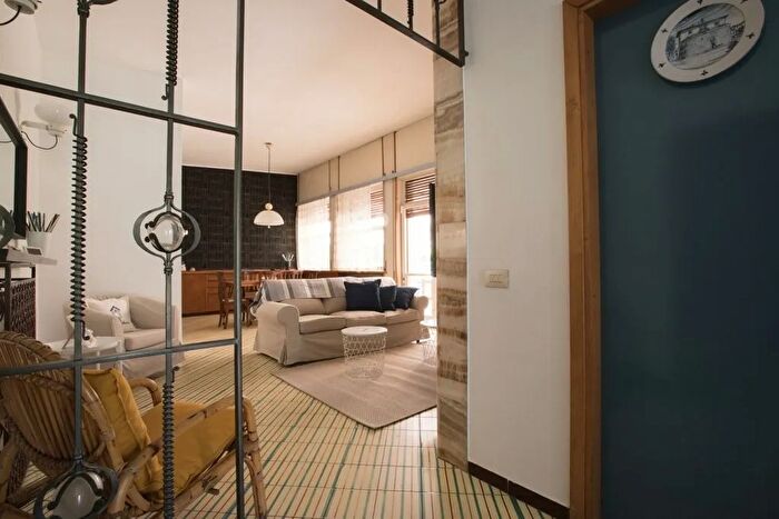 Casa con 5 locali in affitto in Via Ammiraglio Morin a, Forte Dei Marmi