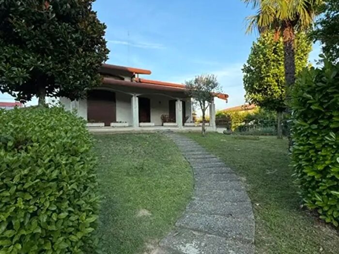 Casa con 5 locali in vendita in Stra