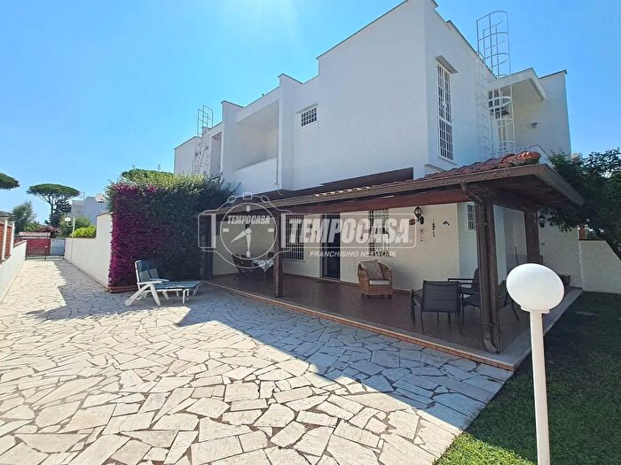 Casa quadrilocale in vendita in Via Palme, Terracina