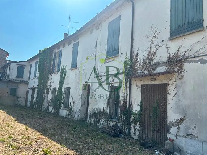 Casa con 20 locali in vendita in Ravenna