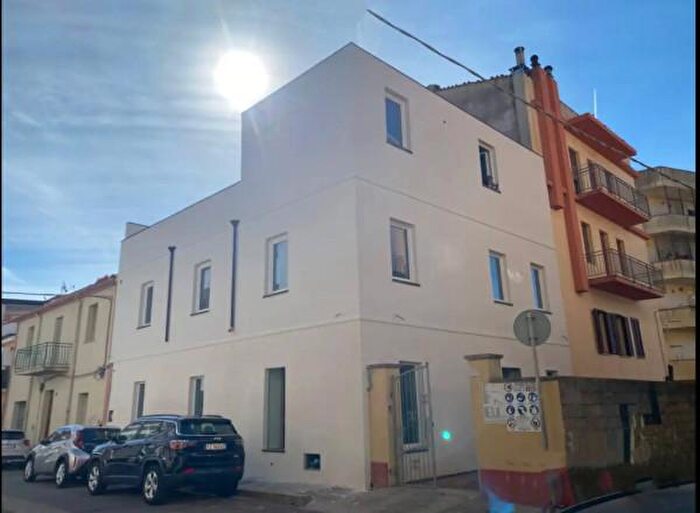 Casa con 6 locali in vendita in Via Trento, Nuoro