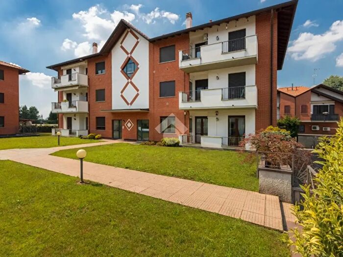 Appartamento bilocale in vendita in Via U Foscolo, Gorla Minore
