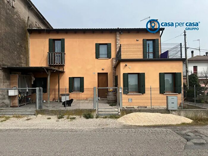 Casa trilocale in vendita in Via Canaletta, Boara Pisani