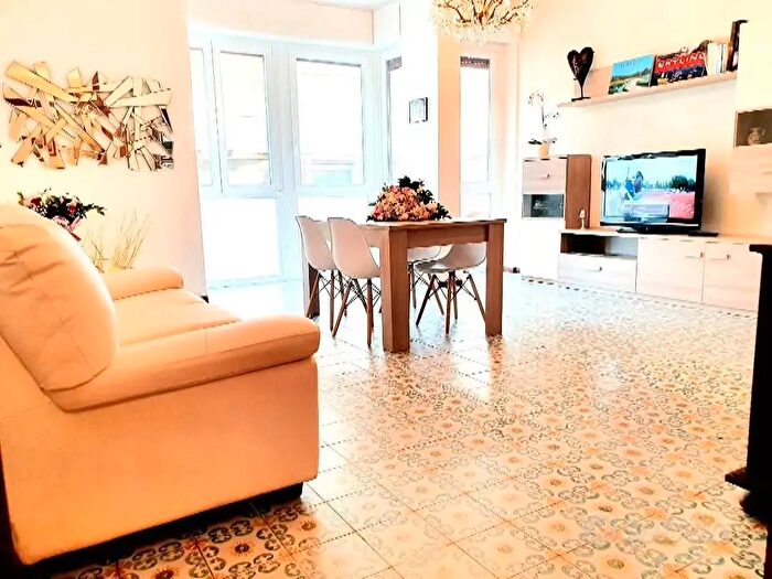 Appartamento con 5 locali in affitto in Via Aurelio Saffi, Viareggio