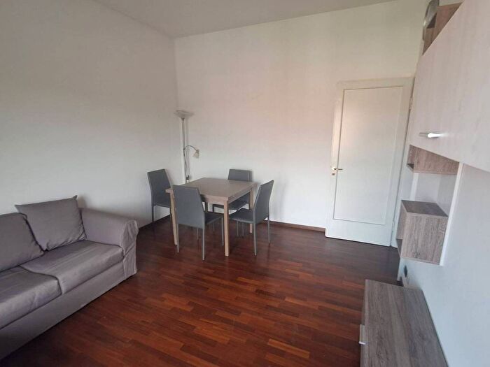 Appartamento trilocale in affitto in Viale Sardegna, Centro Storico, Pavia