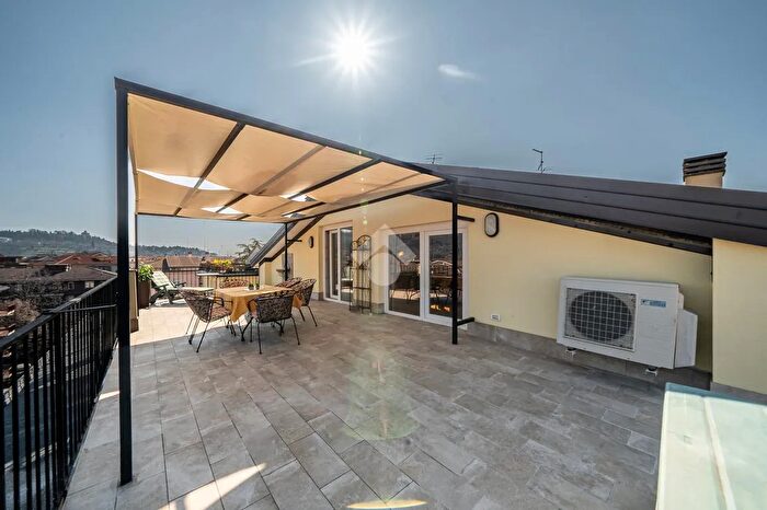 Appartamento con 6 locali in vendita in Via Prati, Verona