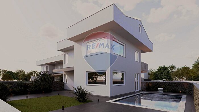 Casa con 8 locali in vendita in Corso Europa Snc, Riposto