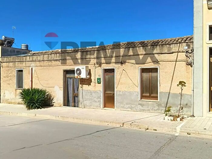 Casa con 5 locali in vendita in Via San Vito, Custonaci