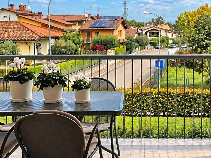 Appartamento trilocale in vendita in Via Pasque Veronesi, Castelnuovo Del Garda