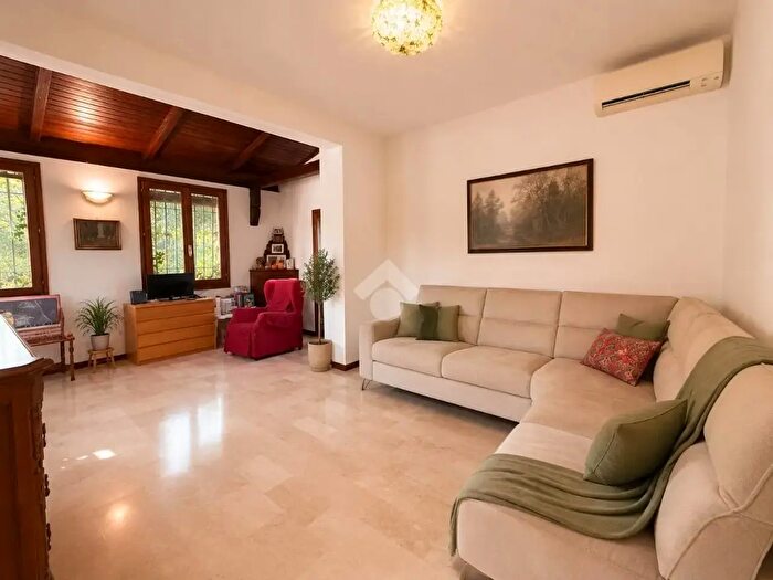 Casa quadrilocale in vendita in Via Pinosa, Dalmine