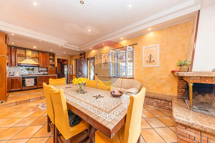 Casa quadrilocale in vendita in Via delle Ciliegie, Roma