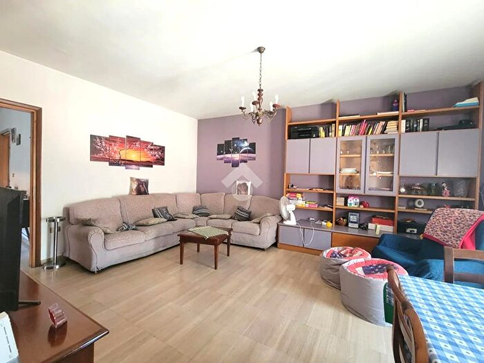 Appartamento trilocale in vendita in Via Provinciale, Pisogne