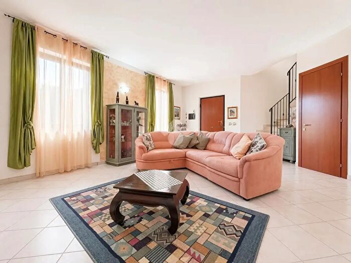 Casa quadrilocale in vendita in Via Vill della Rinascita, Stroncone