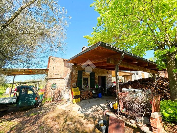 Casa bilocale in vendita in Località Dogane, Vetralla