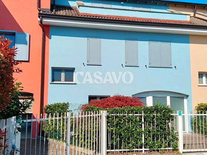 Casa quadrilocale in vendita in Via delle Gardenie, Castelletto Sopra Ticino