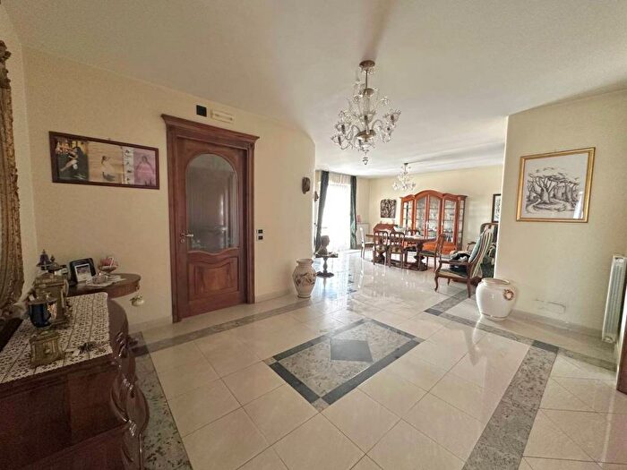 Appartamento con 6 locali in affitto in Via dellAgricoltura, Aversa
