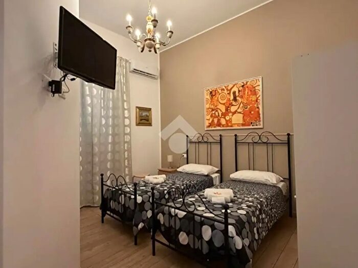 Appartamento quadrilocale in affitto in Via Pietro dAragona, Palermo