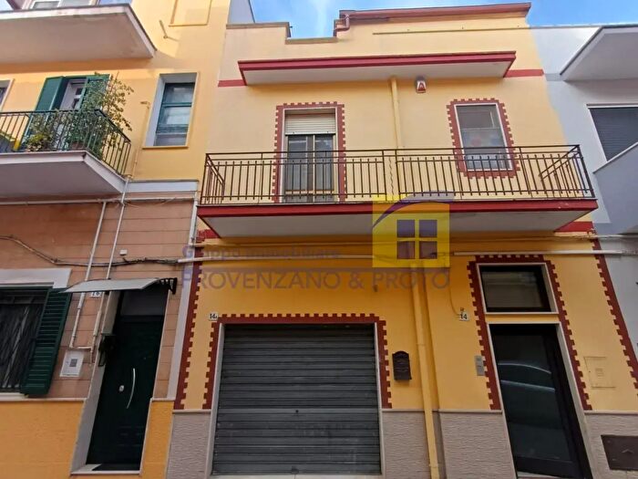 Casa trilocale in vendita in Via Pompeo Magno, Brindisi