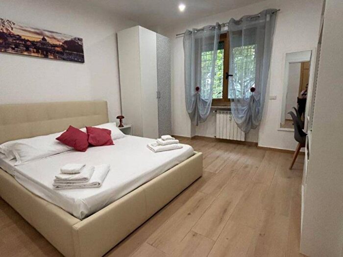 Appartamento trilocale in affitto in Via Segesta, Appio Latino, Roma