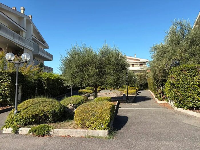 Appartamento trilocale in vendita in Via Gioele Solari, Roma
