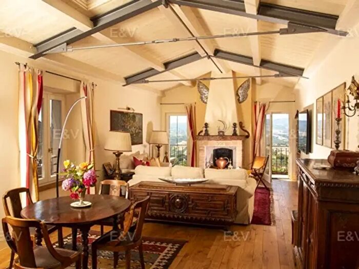 Appartamento con 6 locali in vendita in Via delle Mura, Ficulle