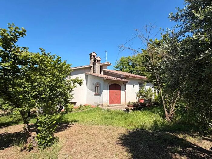 Casa con 7 locali in vendita in Bassano Romano