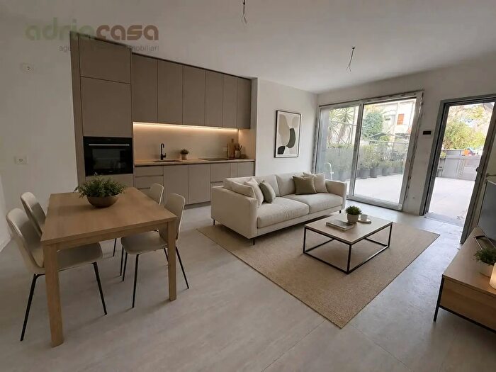 Appartamento trilocale in vendita in Viale Tasso, Riccione