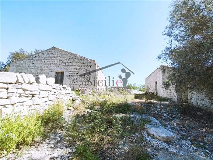 Casa con 6 locali in vendita in Modica