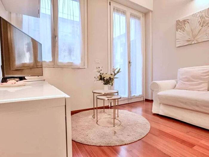 Appartamento monolocale in affitto in Via Carlo Tenca, Repubblica, Milano