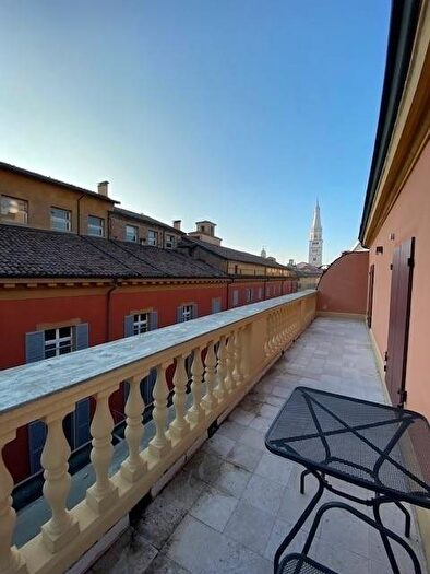 Appartamento con 5 locali in affitto in Via Donzi, Centro Storico, Modena