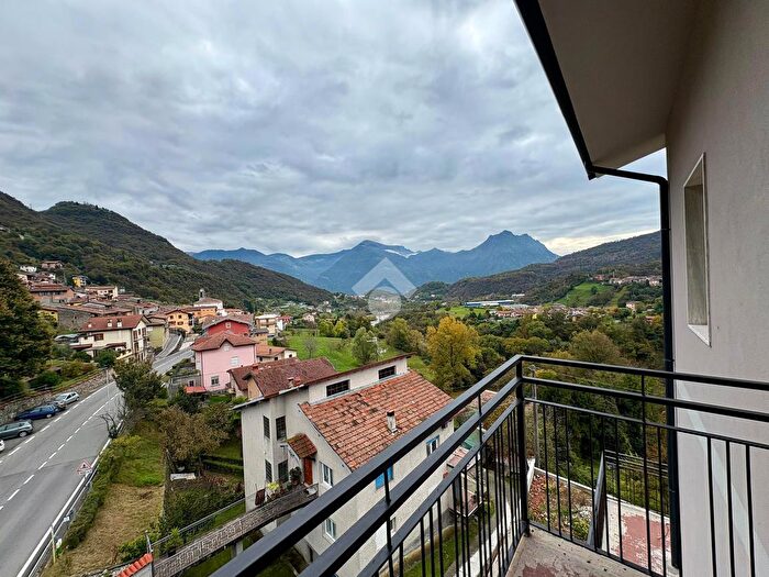 Appartamento trilocale in vendita in Via Costruzione, Sovere