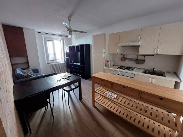 Appartamento trilocale in affitto in Via San Martino, Centro Storico, Modena