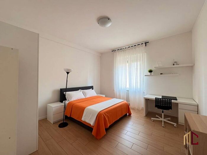Appartamento con 5 locali in affitto in Via Guglielmo Corrado Röntgen, Bocconi, Milano