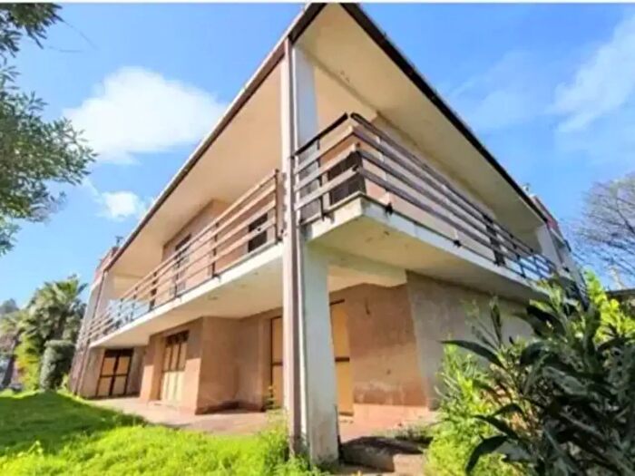 Casa con 6 locali in vendita in Via Ionio, Augusta