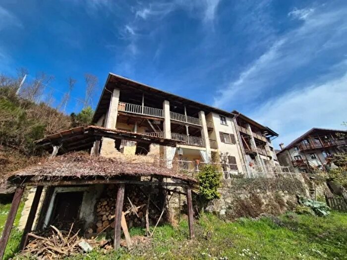 Casa con 6 locali in vendita in Cavaglia Sterna Roccapietra Varallo Cellio con Breia Vercelli Piemonte Italia, Varallo