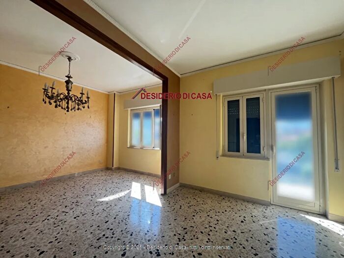 Appartamento trilocale in vendita in Piazza Generale Euclide Turba Palermo Pa Italia, Palermo