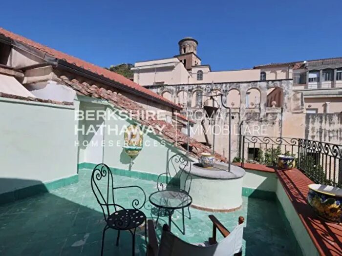 Appartamento con 5 locali in vendita in Via dei Mercanti, Salerno
