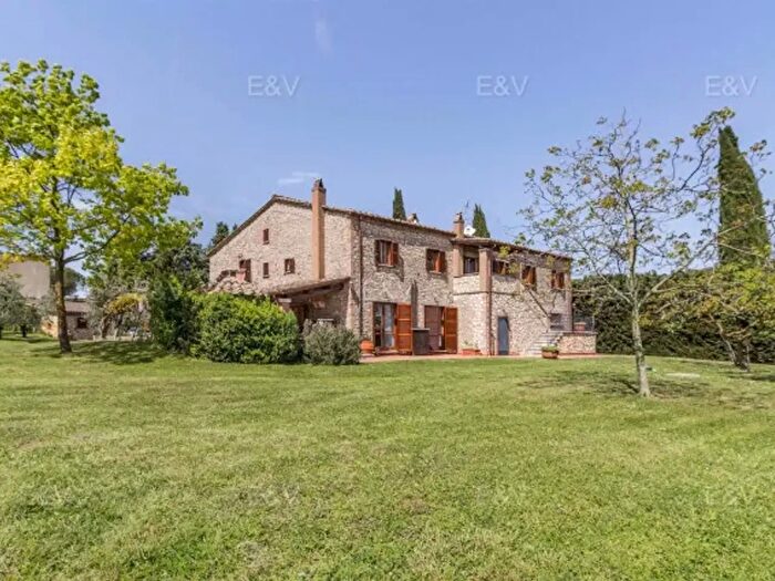 Casa con 6 locali in vendita in Via dei Platani, Penna In Teverina