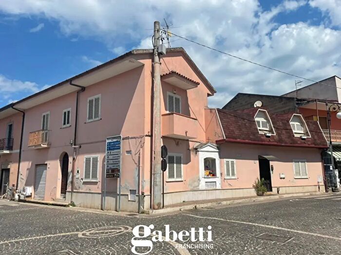 Casa con 5 locali in vendita in Via Kennedy, Camigliano