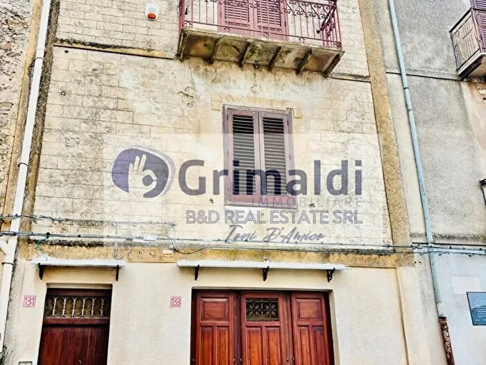 Casa con 8 locali in affitto in Via Garibaldi, Polizzi Generosa
