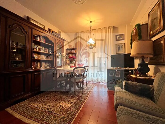 Appartamento con 5 locali in vendita in Via del Barco, Firenze