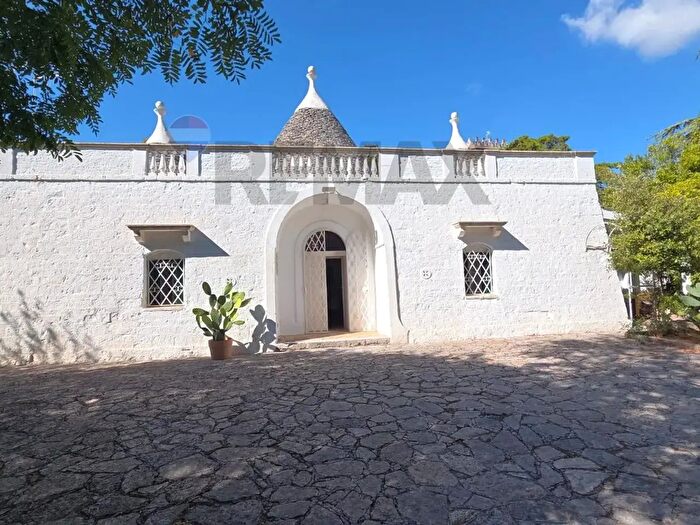 Casa quadrilocale in vendita in Via delle Acacie Snc, Fasano