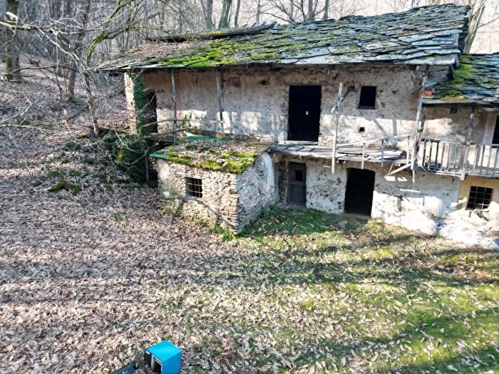 Casa con 5 locali in vendita in Via Gorgia, Gambasca