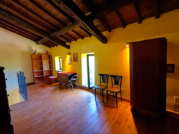 Casa trilocale in vendita in Volturno, Caprarola