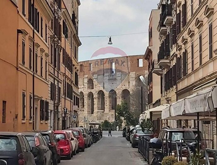 Appartamento bilocale in vendita in Via di San Giovanni in Laterano, Roma