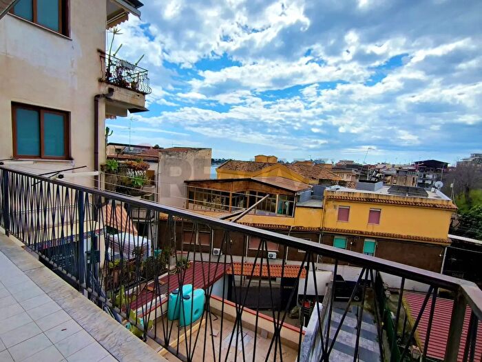 Appartamento quadrilocale in vendita in Via Consolare Valeria, Giardini Naxos