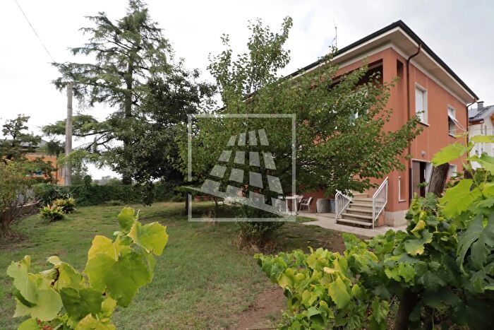 Casa quadrilocale in vendita in Via Zibordi, Albinea