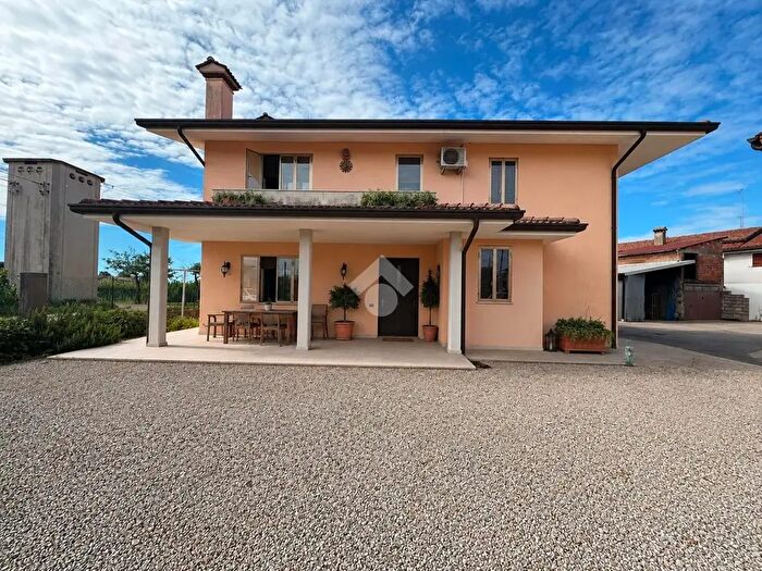 Casa con 5 locali in vendita in Via dei Caramini, Giavera Del Montello